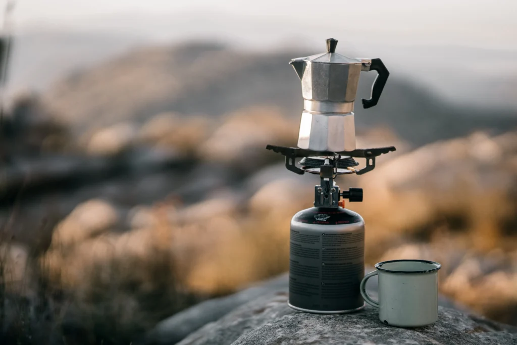 cafetera italiana en modo camping